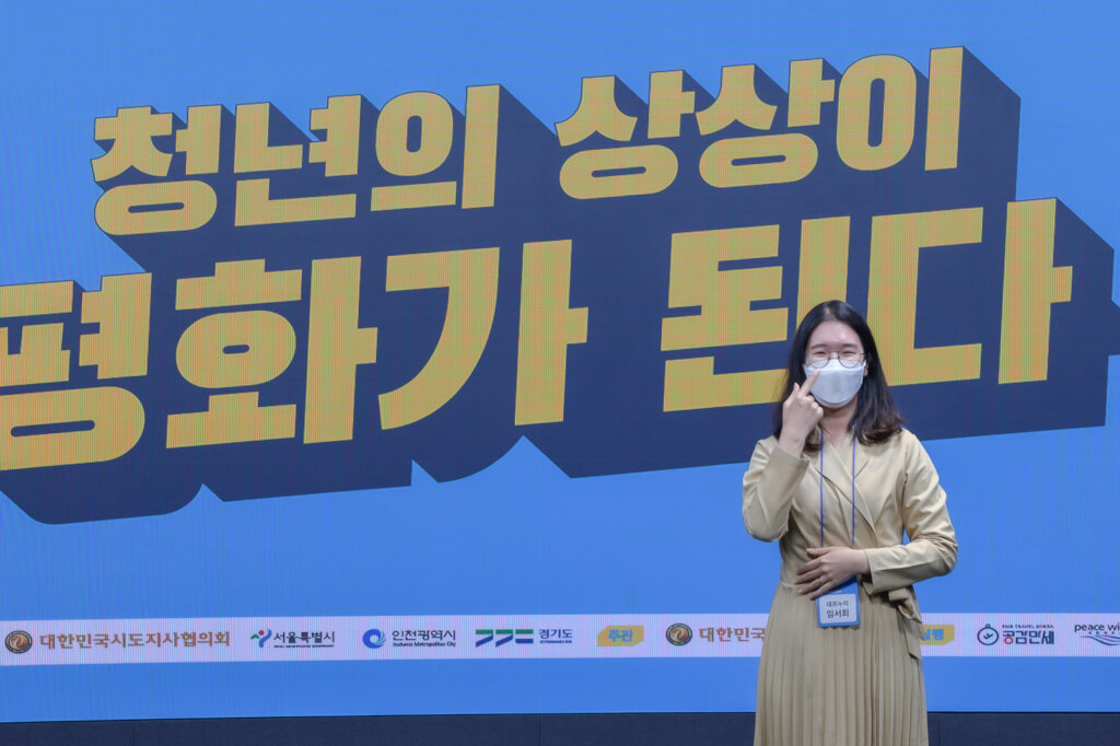 Ensuring deaf people's right to access information