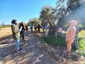 A junior facilitator leads a workshop outside