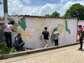 Los y las Jovenes liderando proyecto de Muralismo