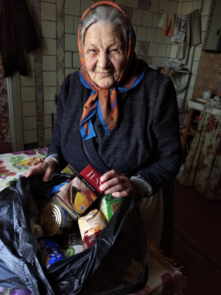 Humanitarian aid to lonely elderly people