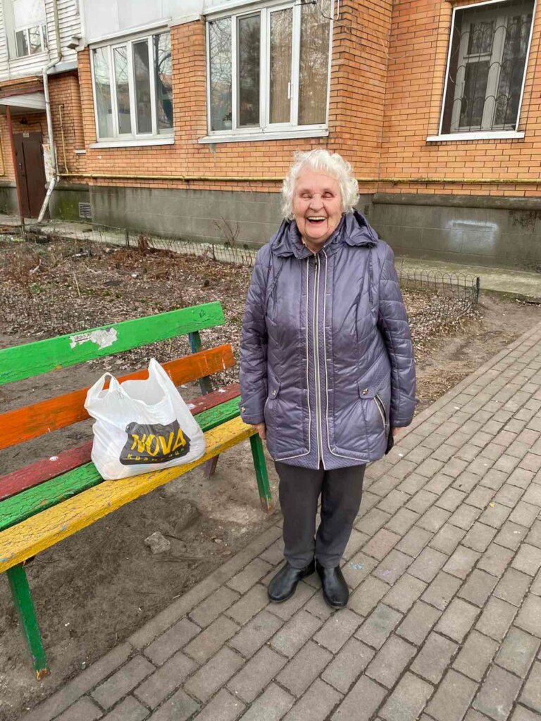 Humanitarian aid to lonely elderly people