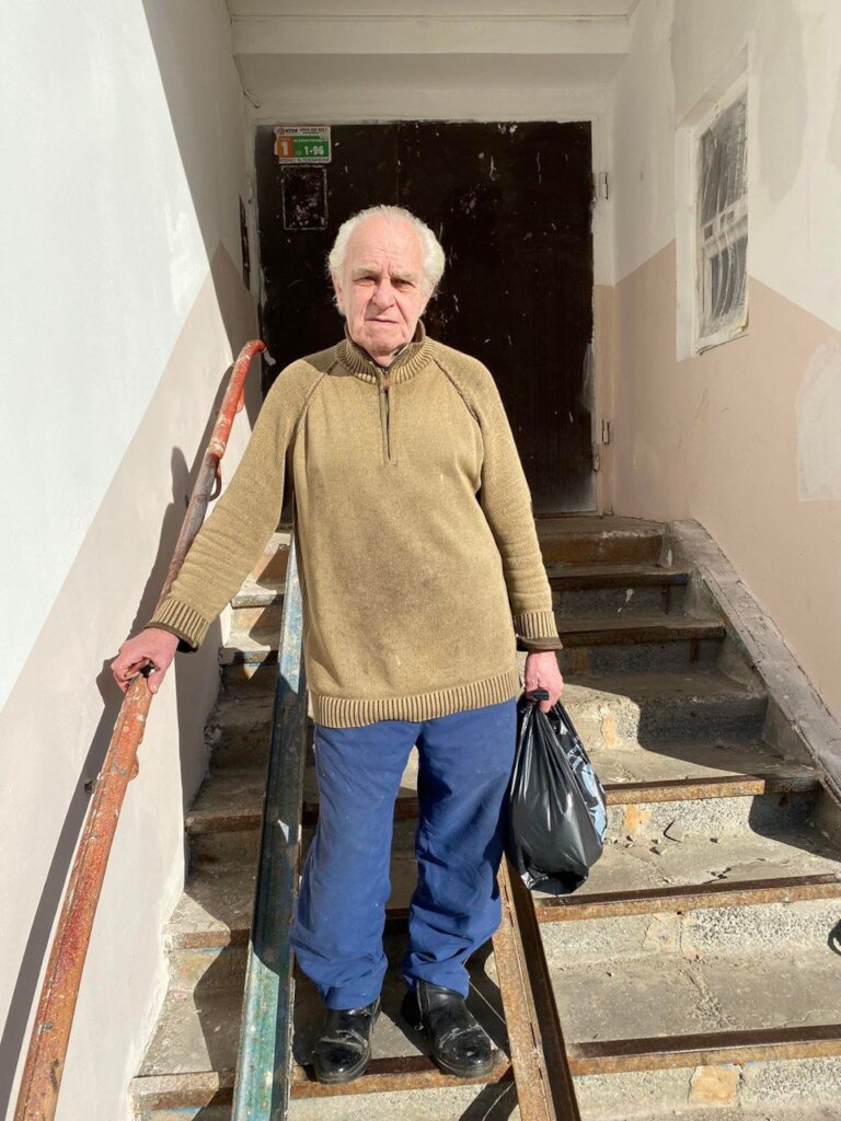 Humanitarian aid to lonely elderly people