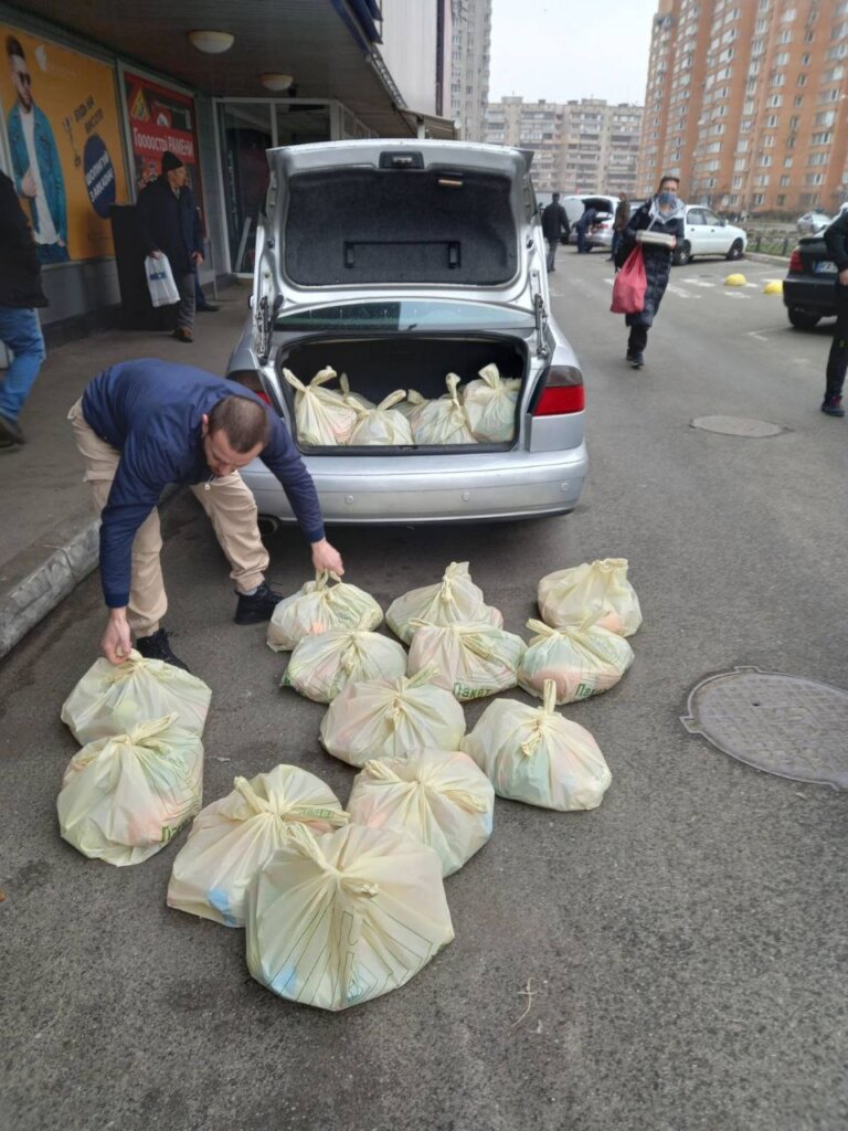 Humanitarian aid to lonely elderly people