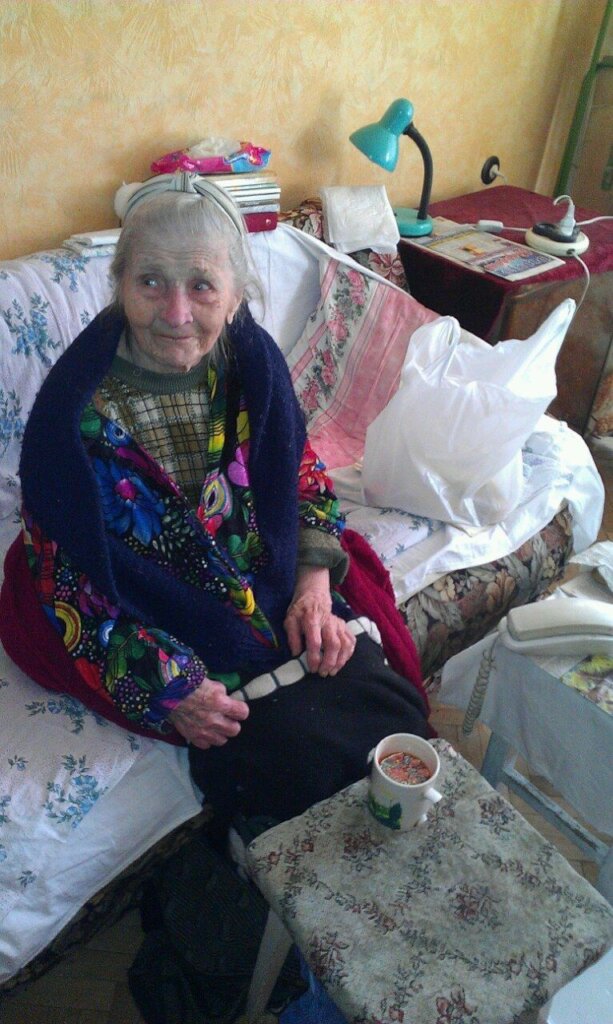 Humanitarian aid to lonely elderly people