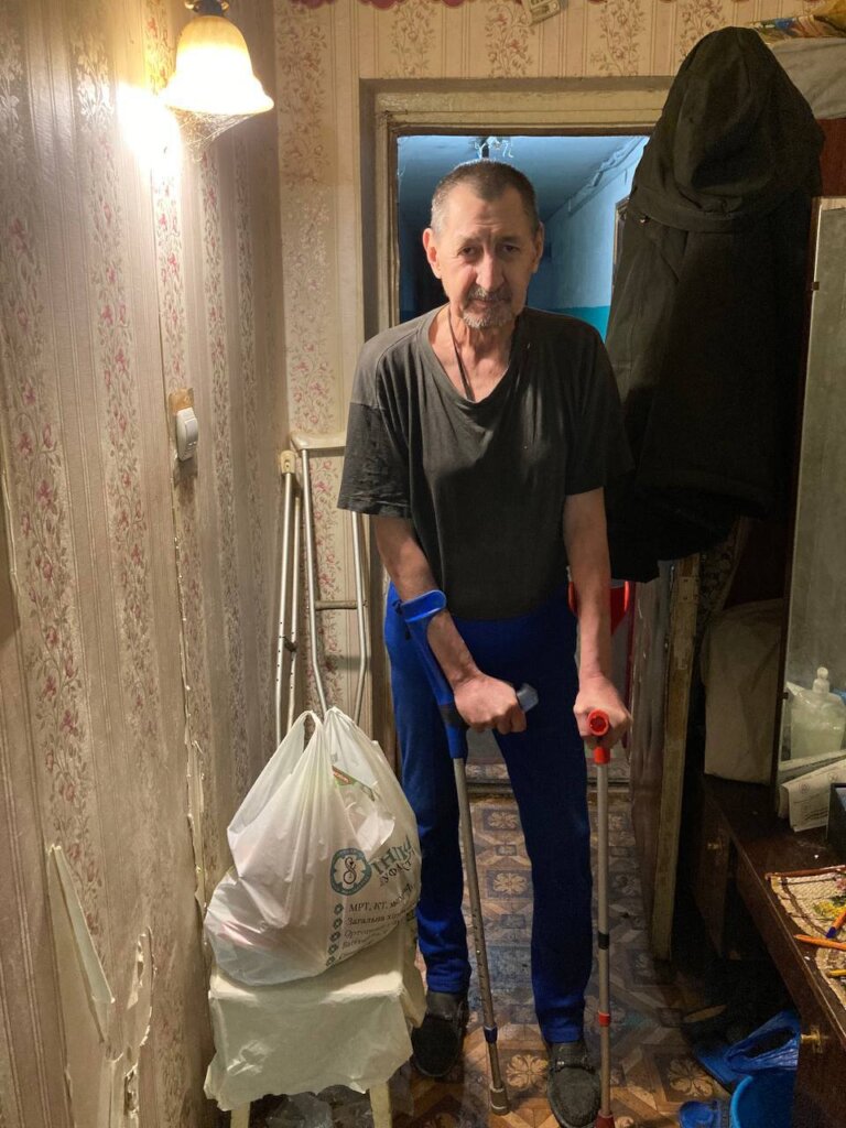 Humanitarian aid to lonely elderly people