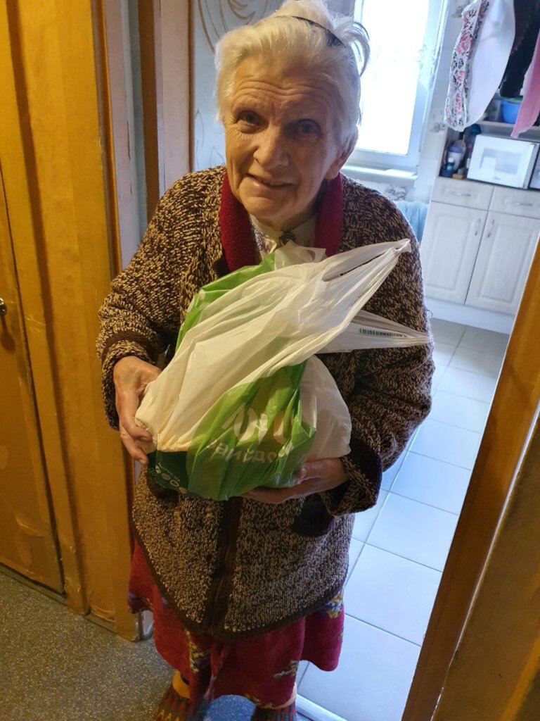 Humanitarian aid to lonely elderly people