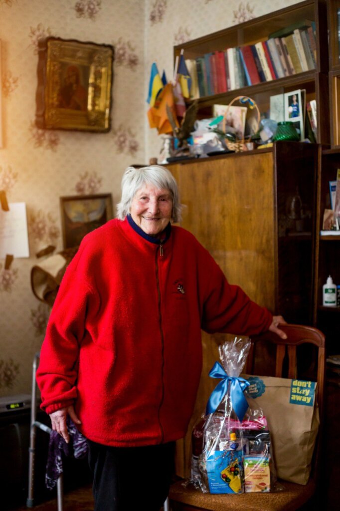 Humanitarian aid to lonely elderly people