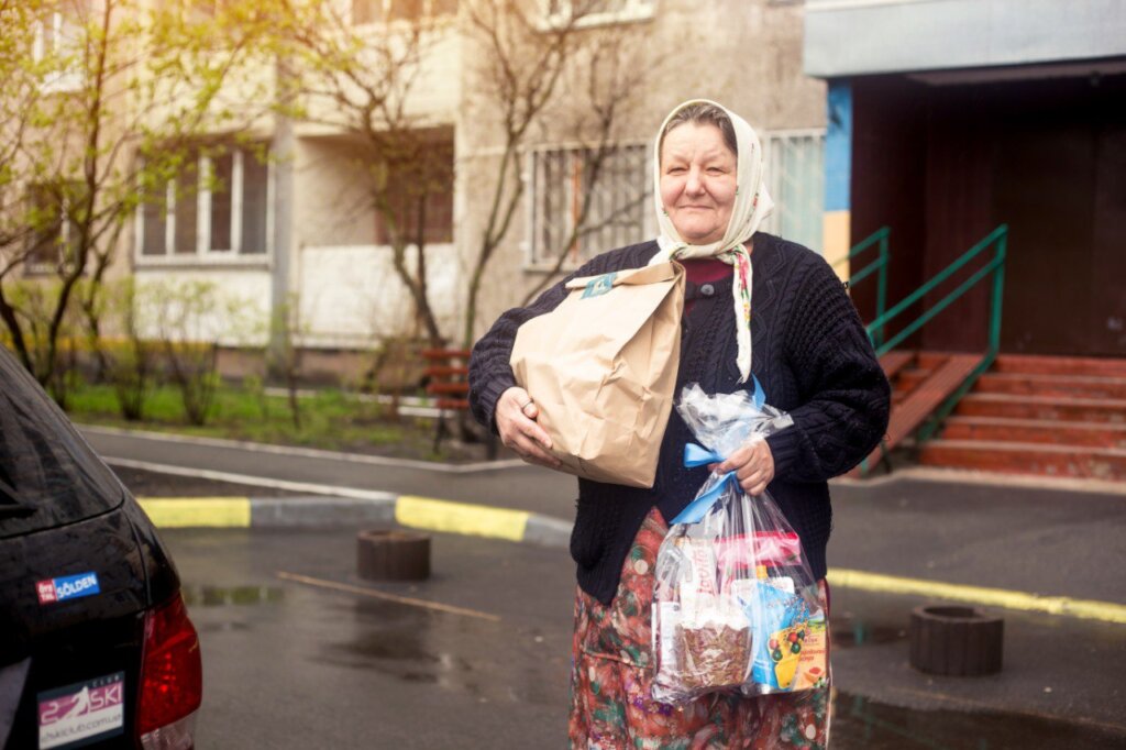 Humanitarian aid to lonely elderly people