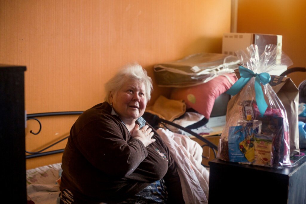Humanitarian aid to lonely elderly people
