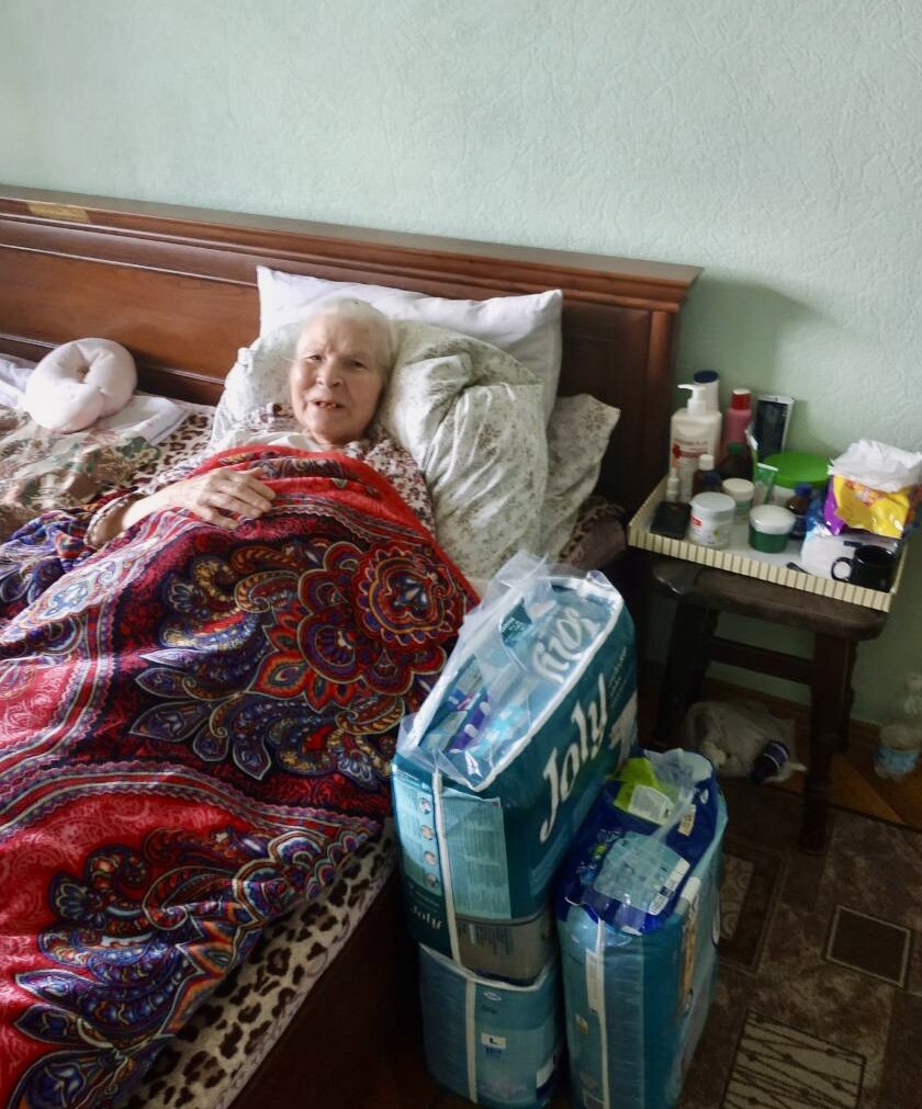 Humanitarian aid to lonely elderly people