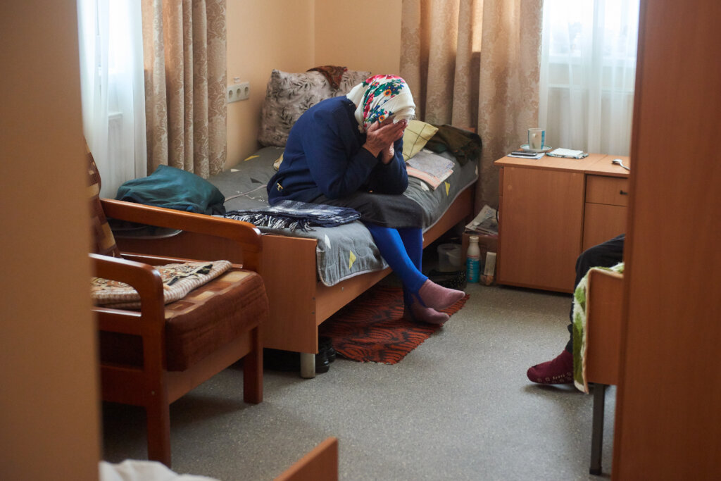 Humanitarian aid to lonely elderly people