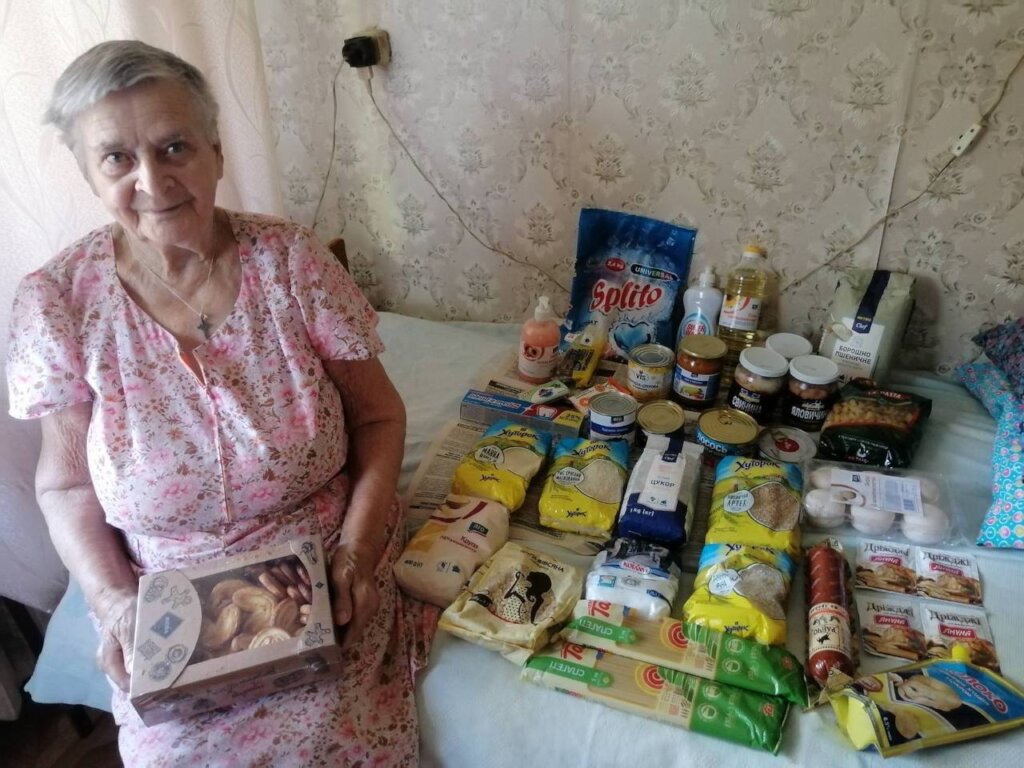 Humanitarian aid to lonely elderly people