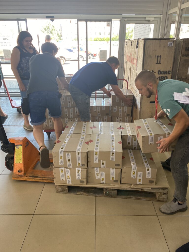 Humanitarian aid to lonely elderly people