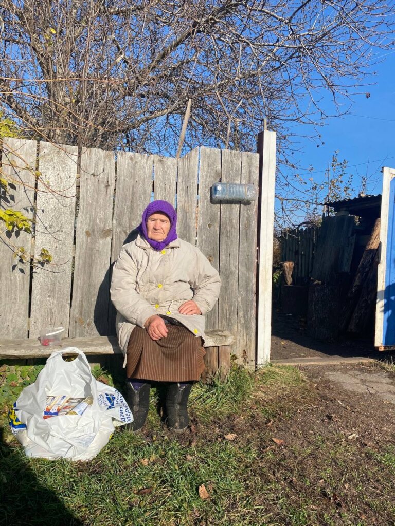 Humanitarian aid to lonely elderly people