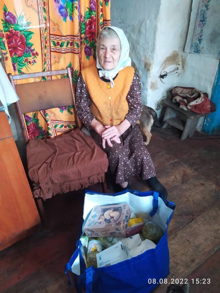 Humanitarian aid to lonely elderly people