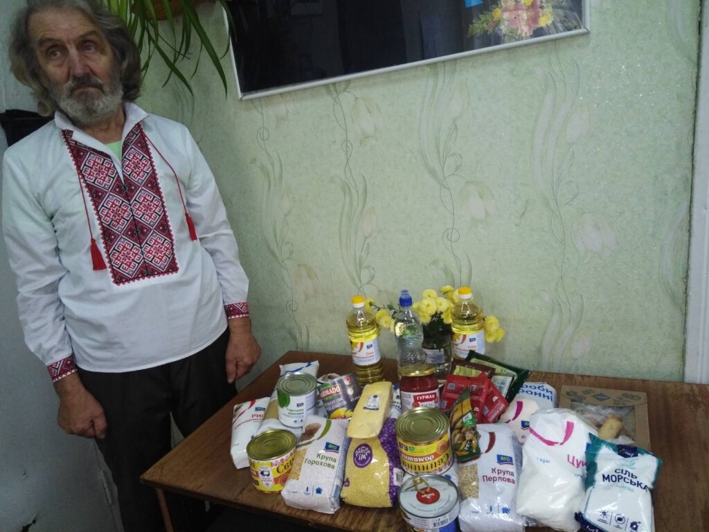 Humanitarian aid to lonely elderly people