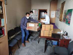 Our team provides health kits to a Lviv hospital