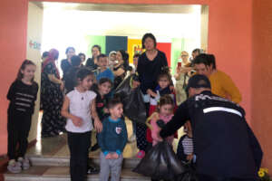 We distribute hygiene kits to refugees in Moldova