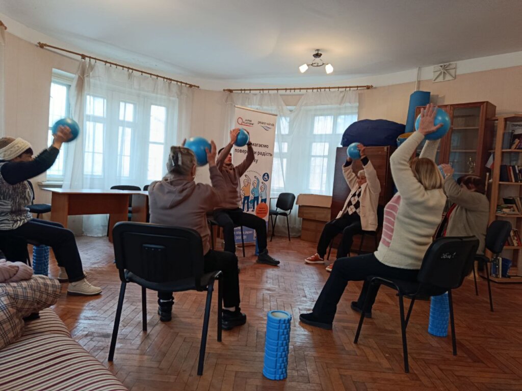 (Rehabilitation using balls and special tubes)