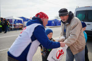 Supporting families as they cross into Romania.