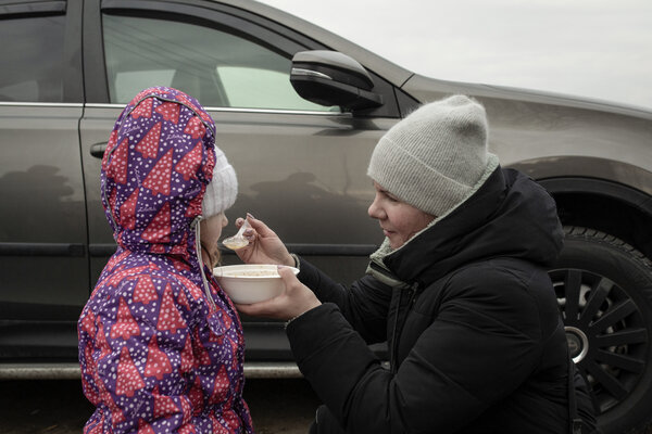 Mealtime at Medyka border crossing in Poland