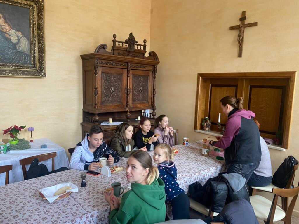 Help refugees from eastern Ukraine