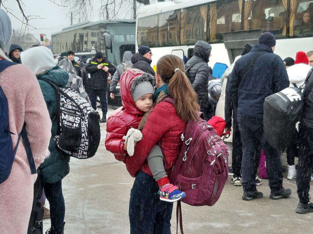 Help refugees from eastern Ukraine