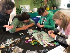 Jewelry-making course for ladies from Ukraine