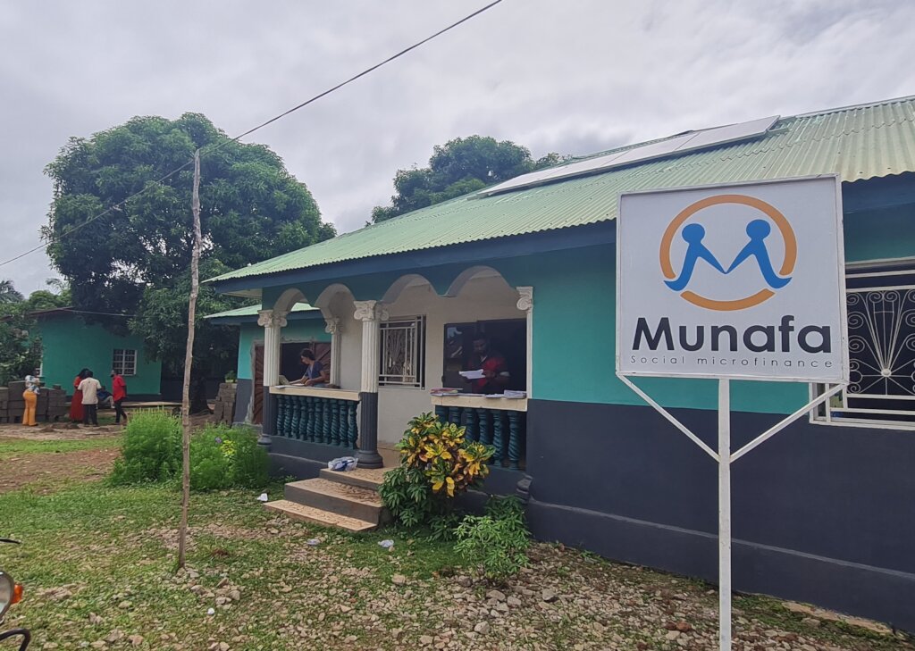 Support 90 micro-entrepreneurs in Sierra Leone