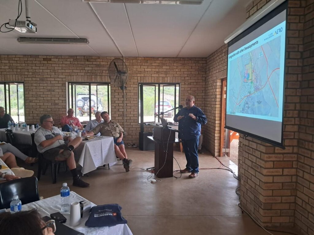 CEO Deon Cloete briefs farmers about Cape Airport