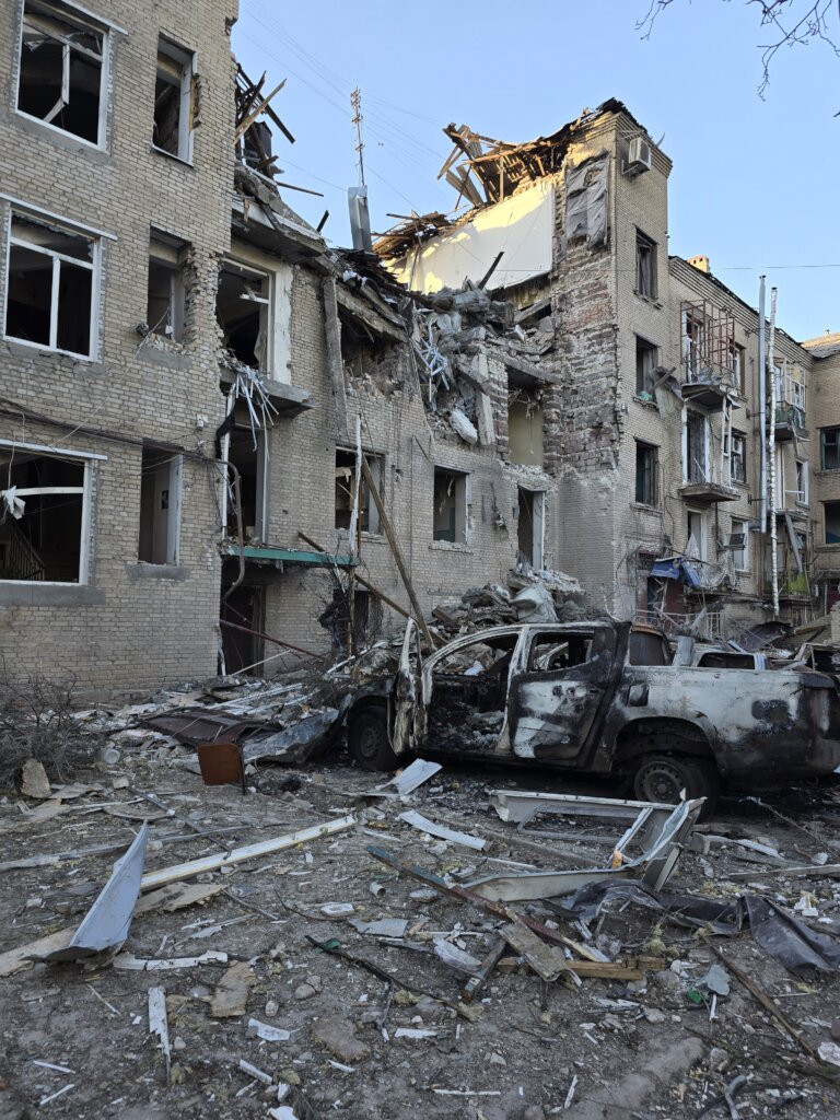 Destroyed buildings & abandoned neighbourhoods