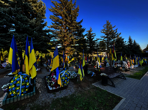 Graves of the fallen with the Ukrainian flags