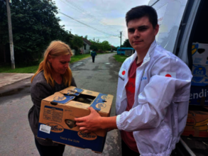 Distributing 1000 Chicks