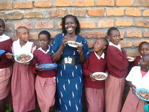 Kakenya and the Girls Sharing a Meal