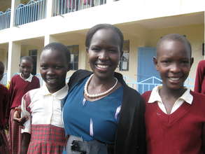 Kakenya with our heroes, the girls!