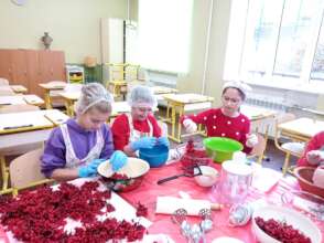 Kyiv - Making viburnum jam