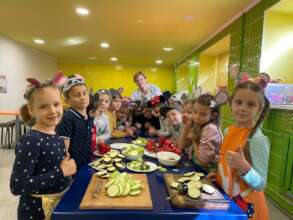 Kyiv Students preparing for Victory Gardens fair