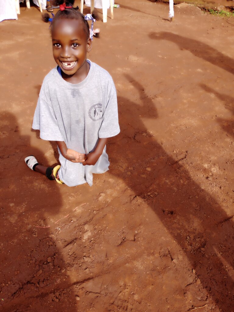 Support 5 female deaf for hairdressing & salon