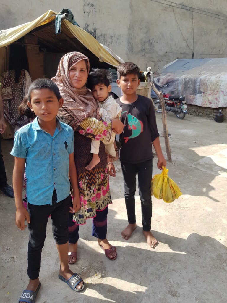 help us give 5000 meal boxes to needy