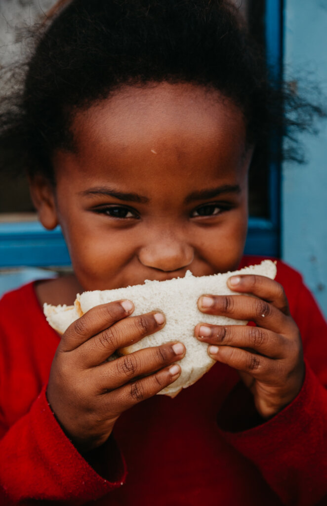 50 edu-libraries to children in poverty in Africa