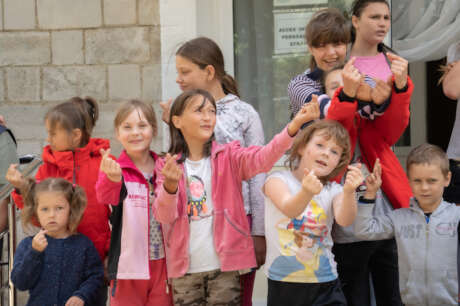 Help keep the Ukrainian refugee center safe.