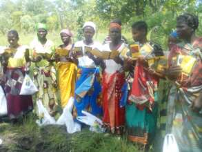 Women receive high quality seeds