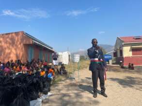 Mayor of Sarisambo giving a welcome speech