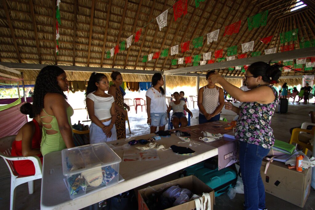 Artistic and feminist camp for girls' rights