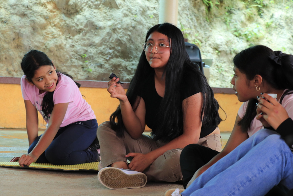 Artistic and feminist camp for girls' rights