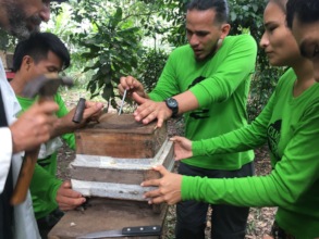 CV Loreto team opening a box