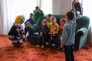Kids having fun with Animators (c)Caritas Stryj