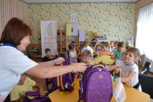 CaritasUkraine_Schoolbag distribution_(c)Caritas