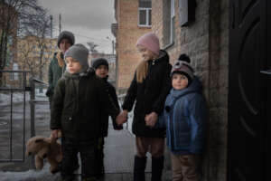 Children outside_(c)Elisabeth Sellmeier