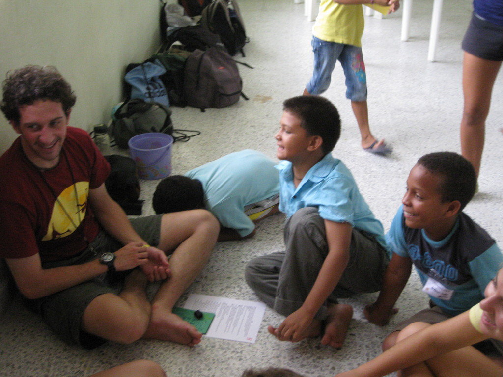 Mentoring displaced youth for success in Colombia